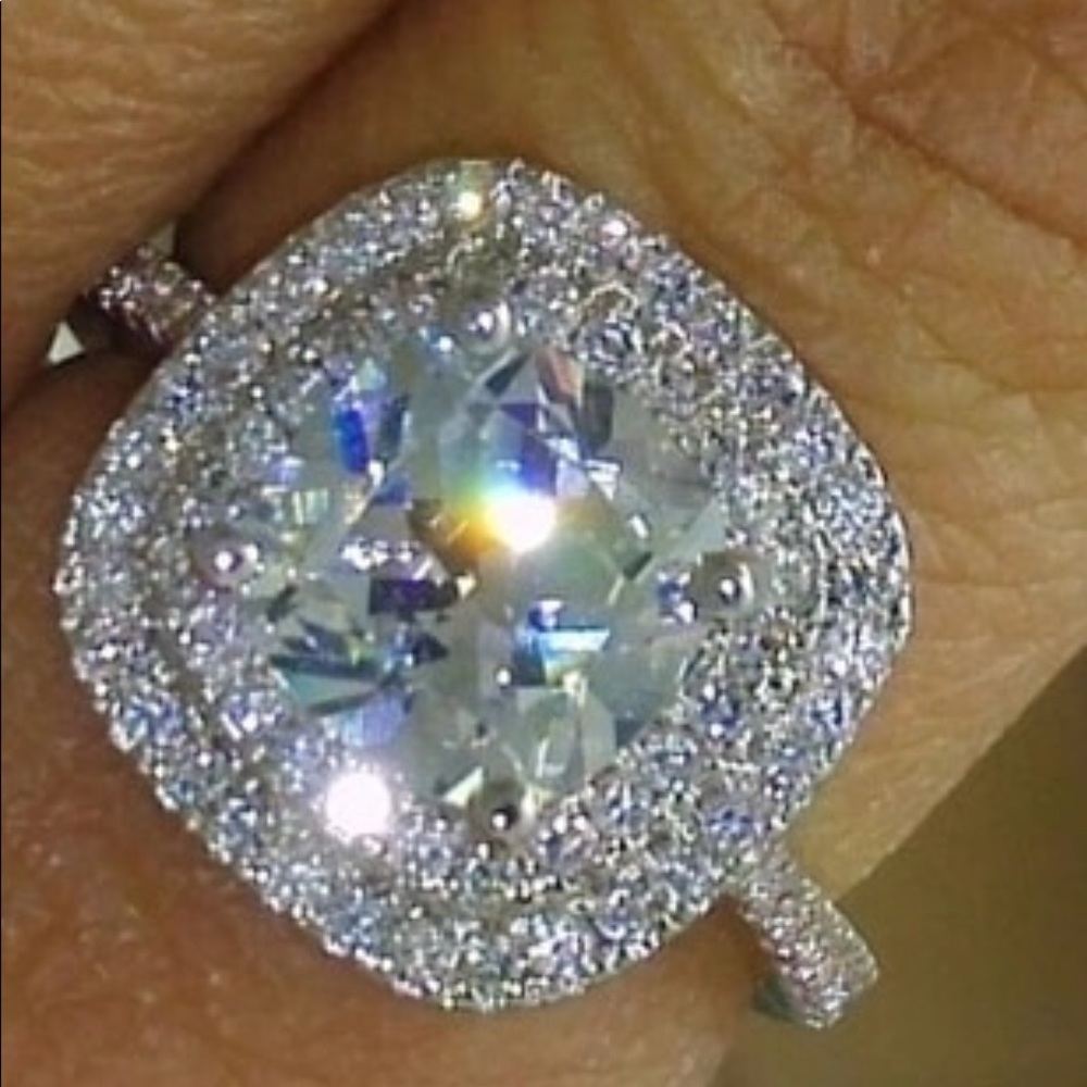 Stunning right hand Ring